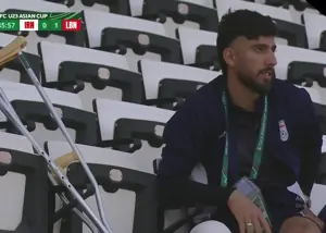 تصویر نگران کننده از ستاره سپاهان با عصا