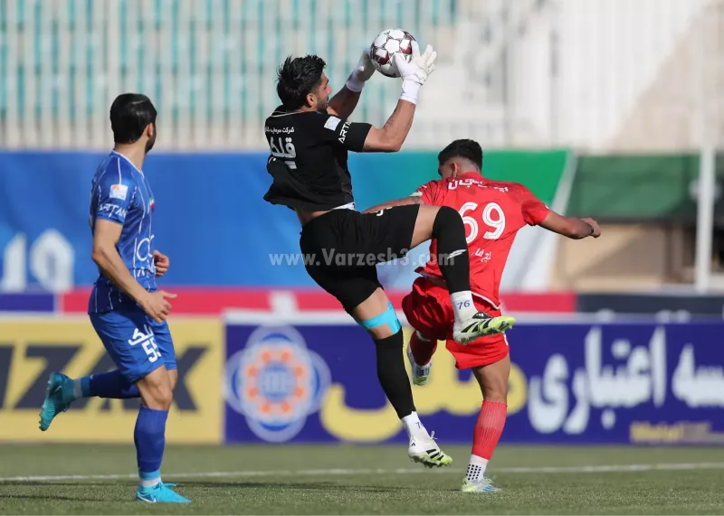 حبیب آماده فیکس شدن جلوی تراکتور