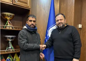 تجلیل مدیرعامل چادرملو از بازیکن جدا شده