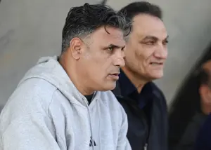 سرمربی جوان در بی‌پولی تیم می‌سازد(عکس)