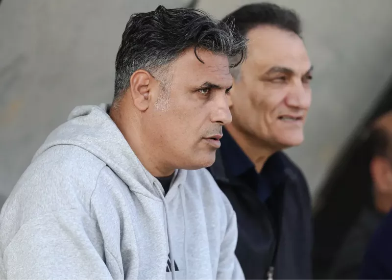 سرمربی جوان در بی‌پولی تیم می‌سازد(عکس)