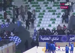 الطلبه برای هوادارانش اتوبوس کرایه کرد 