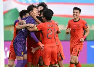 دروازه‌بان تیم چین دیوانه است! (عکس) 