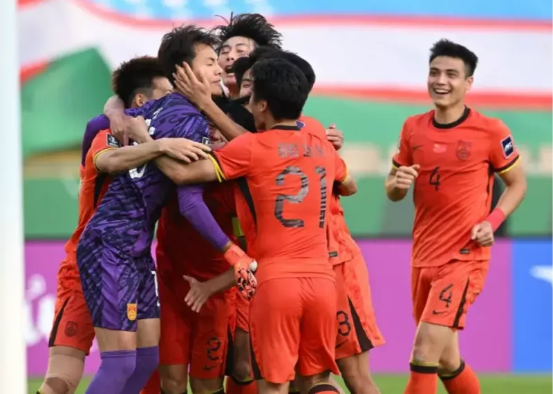 دروازه‌بان تیم چین دیوانه است! (عکس) 