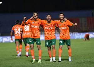 هدیه جذاب یک دهه هشتادی به مجتبی جباری (عکس)