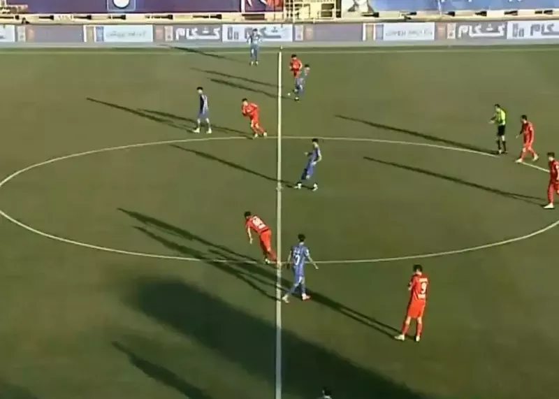 گزارش زنده: استقلال 0 _ تراکتور 0