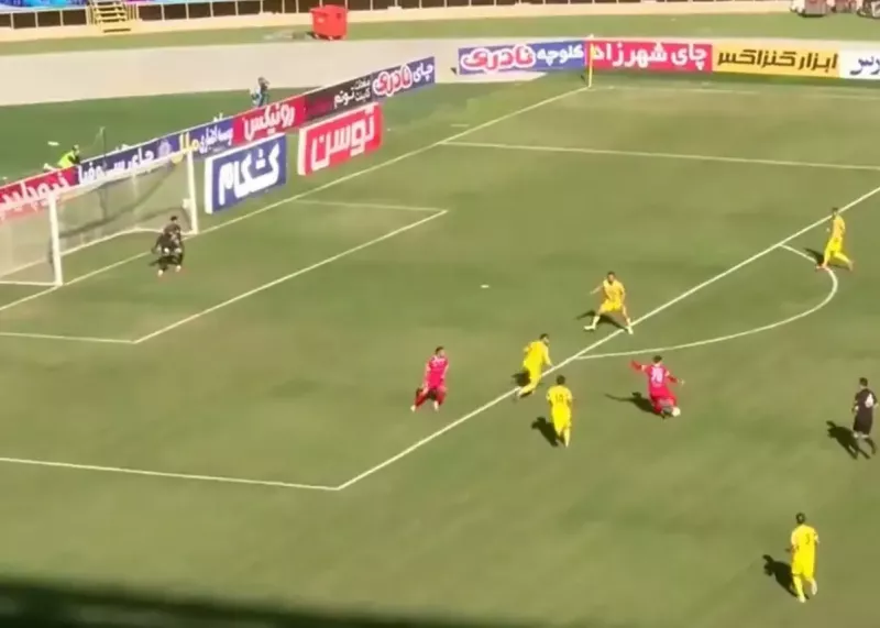 شلیک اورونوف علیه سکوت ورزشگاه شیراز (عکس)