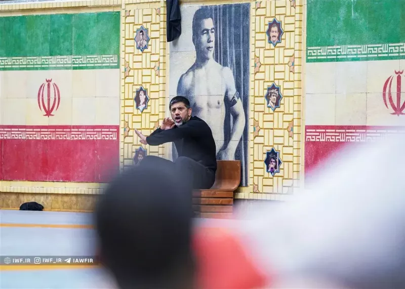 علیرضا دبیر کنار تشک تاب نمی آورد(عکس)