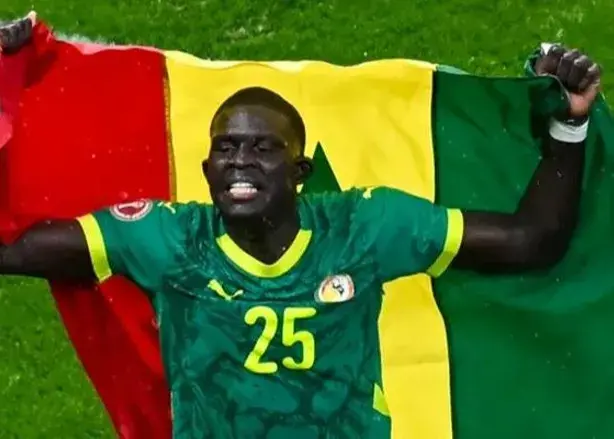 حرکت عجیب مدافع وستهام در جشن قهرمانی