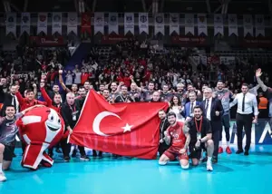 قهرمان ایتالیا زیر دست و‌ پا له شد!