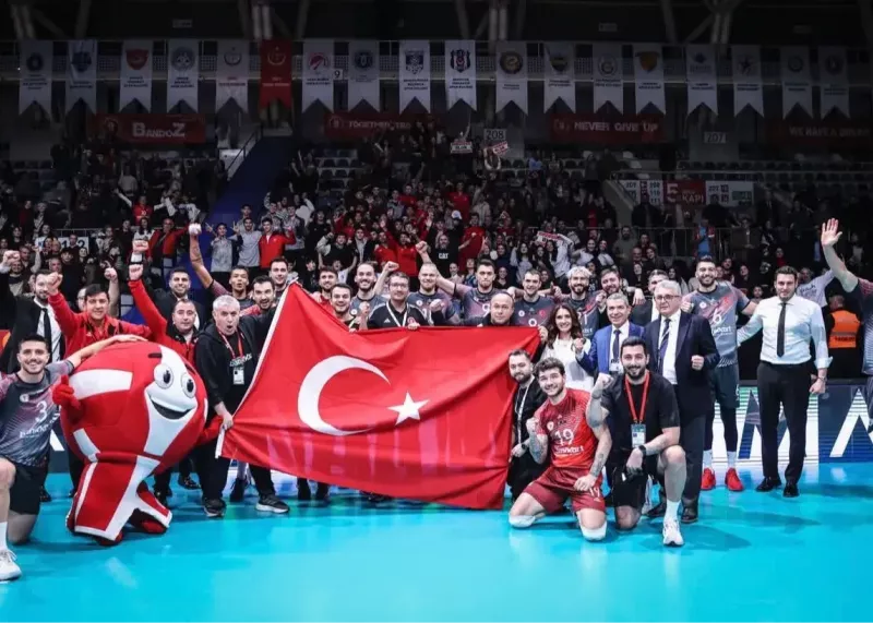 قهرمان ایتالیا زیر دست و‌ پا له شد!