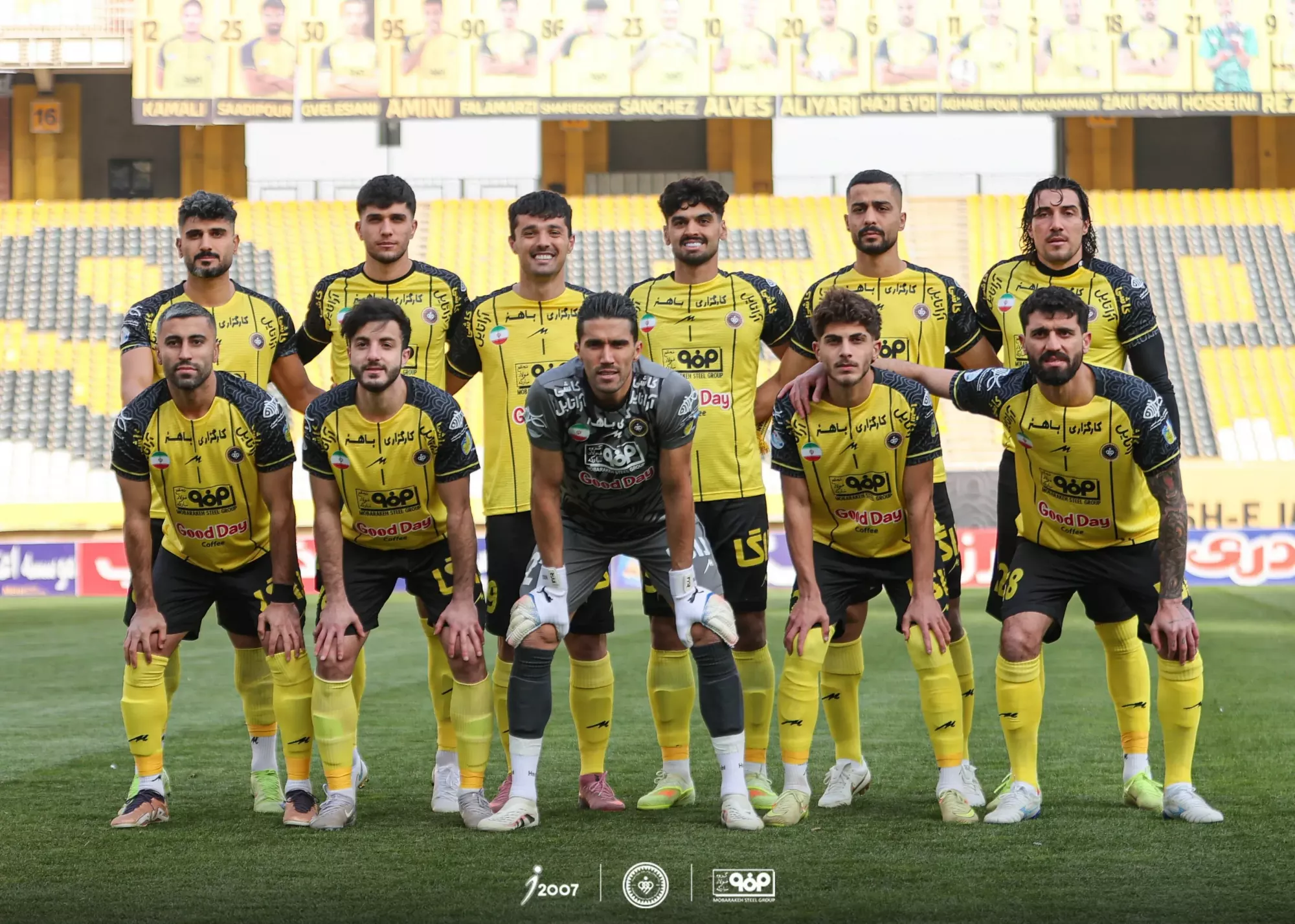 چشم گل‌گهر و پرسپولیس به جایگاه سپاهان