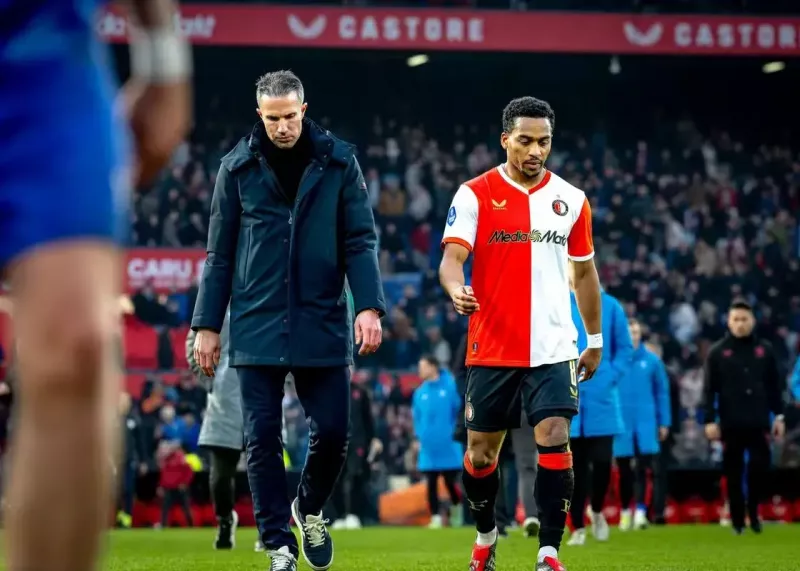 تکذیب درگیری فیزیکی فن‌پرسی و بازیکن هلندی!