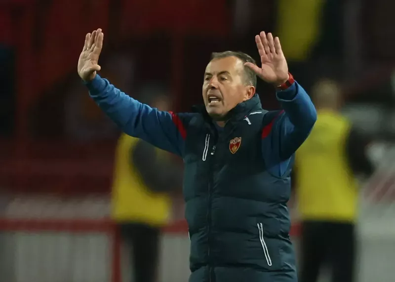 اخراج سرمربی سابق ذوب آهن از بیروت!