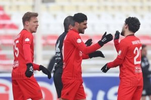 شمس‌آذر- تراکتور، همه برنامه‌ها را عوض کرد!