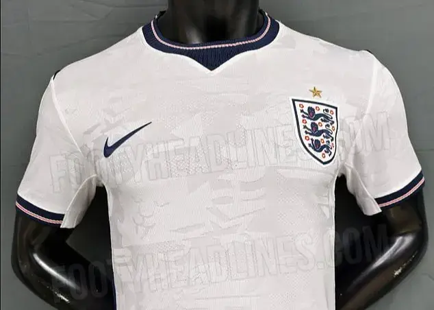 پیراهن انگلیس در جام جهانی لو رفت (عکس)