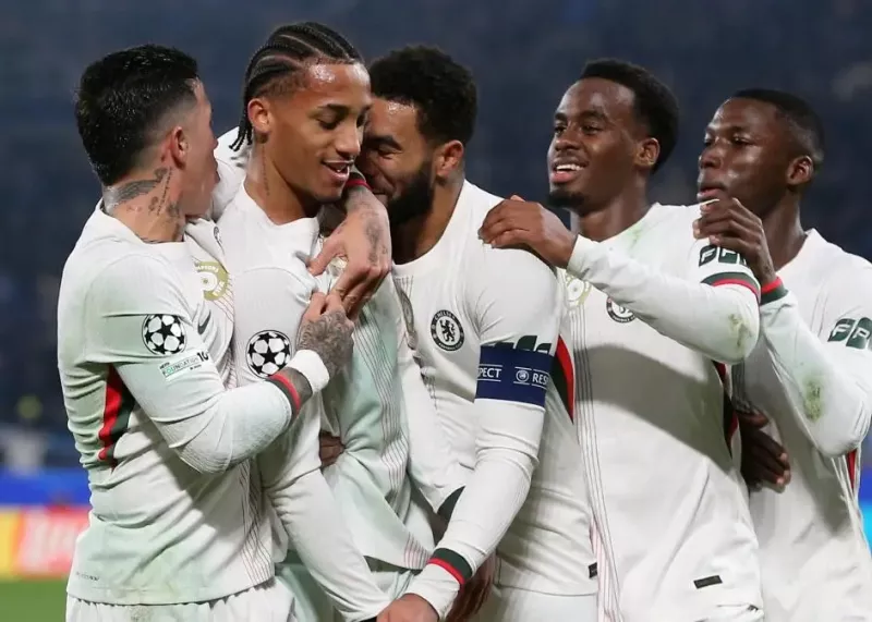 روزنیور: روزی ۴ بار با مدیران چلسی صحبت میکنم!