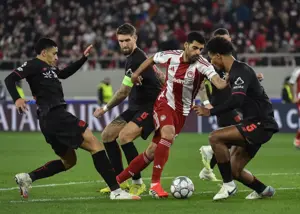 طارمی، حرفه‌ایِ مطلق! او هرگز از حرکت نمی‌ایستد