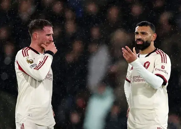 چرا لیورپول توپ را به بیرون نزد؟!