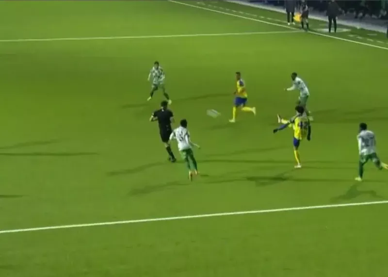 پاس ۳۵ متری (چسبیده به پا) از گوتو