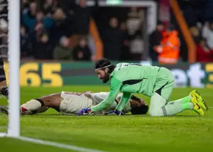 آلیسون بلای جان مدافع لیورپول شد!