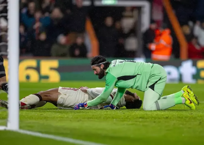 آلیسون بلای جان مدافع لیورپول شد!