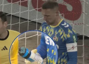 اتفاق جالب در بوندسلیگا: بطری نگذاشت توپ گل شود!