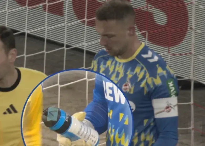 اتفاق جالب در بوندسلیگا: بطری نگذاشت توپ گل شود!