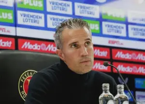 پایان کار رابینهود در کشورش: فقط دو بازی!