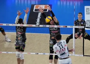 باخت ۲۵-۱۱ در ست اول، کامبک و برد بزرگ