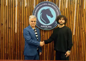 پیکان بعد از بسته شدن پنجره هم بازیکن خرید!