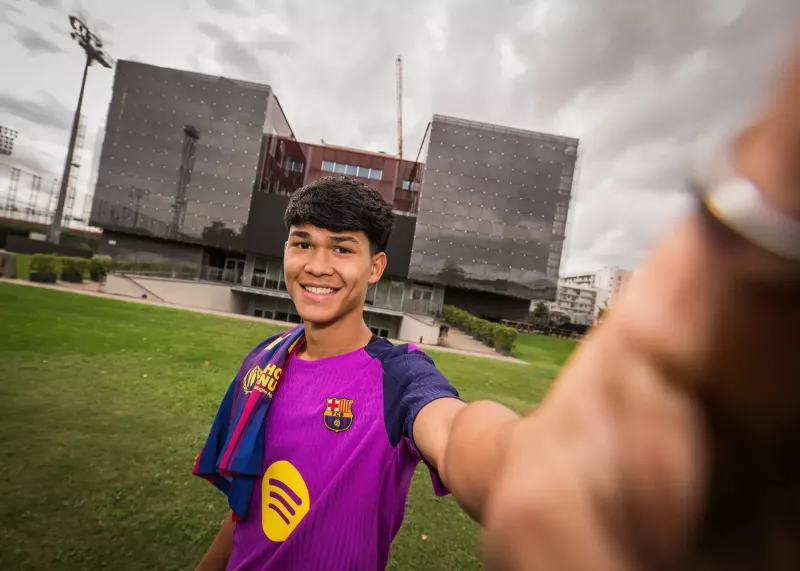 هافبک بارسلونا در تست پزشکی پی‌اس‌جی