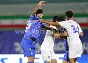 استقلالیها برای برد سر و ساق گذاشتند(عکس)