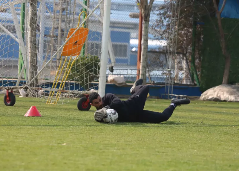 گلر خبرساز لیگ پیراهن قدیمی را پوشید!