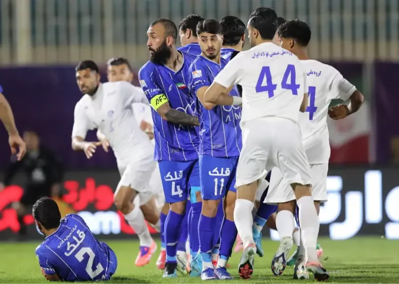 بررسی قانونی عجیب: چرا استقلال صدرنشین نیست؟