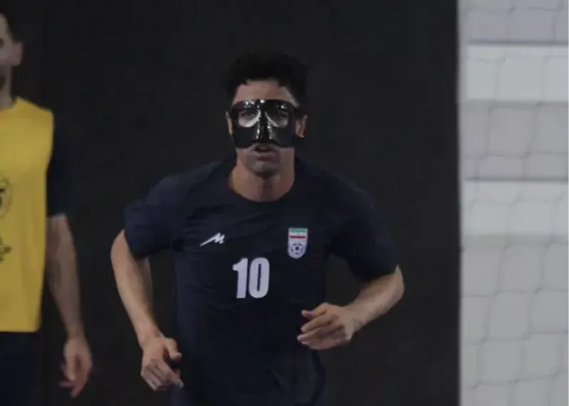 کاپیتان نیو فیس ایران در مصاف با طرفدارانش! (عکس)