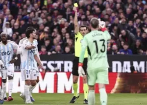 حمله جدی به داور بازی بارسلونا