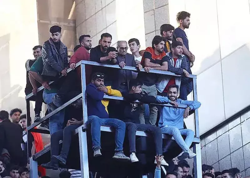 جای خالی 30 هزار هوادار در بازی فولاد و پرسپولیس