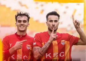 محروقی سر حرفش ماند و به پرسپولیس گل زد