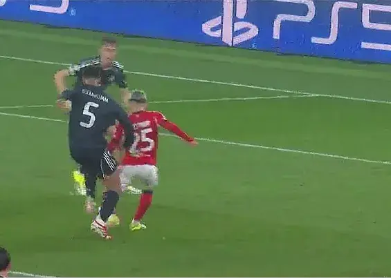 جنجال در پرتغال: داور سر رئال مادرید را برید؟ (عکس)