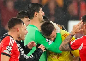 تبریک ویژه کورتوا به دروازه‌بان بنفیکا (عکس)