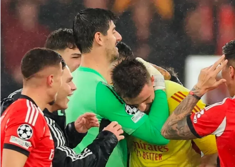 تبریک ویژه کورتوا به دروازهبان بنفیکا (عکس)