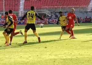 اخراج حزباوی: سپاهان ۱۰ نفره شد