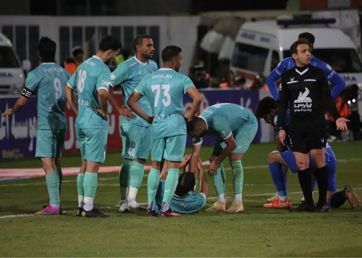 پدیده تراکتور بعد از بازی استقلال دست به دعا شد!