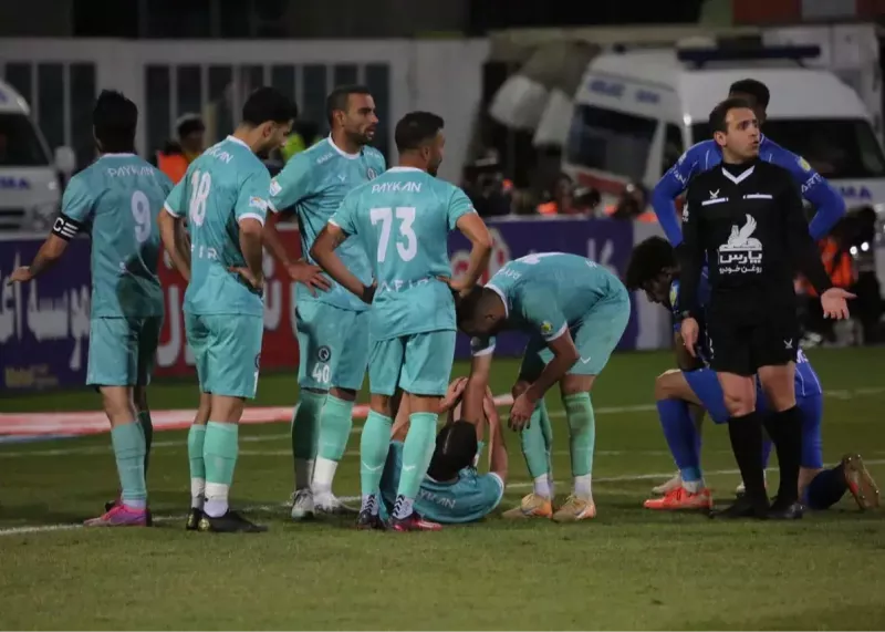 پدیده تراکتور بعد از بازی استقلال دست به دعا شد!