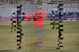 رامین رضائیان با لباس قرمز می‌درخشد، حالا گل!