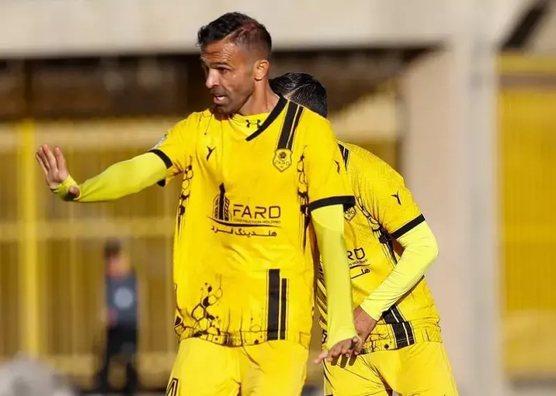 چهل متر، چهل سال: نقی‌زاده هنوز فرمانده است