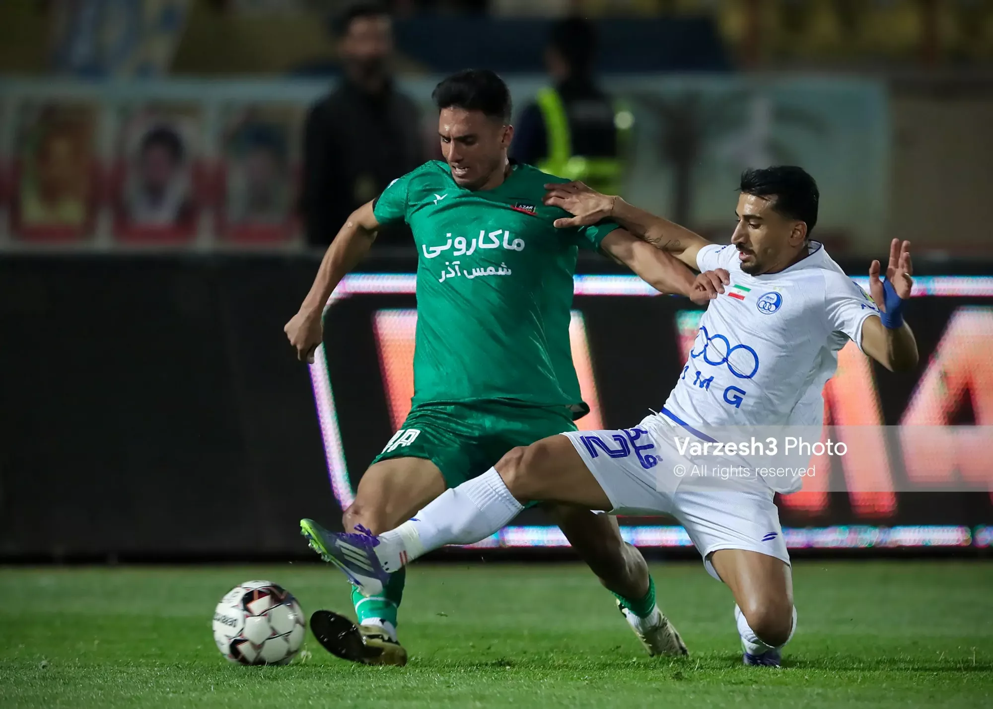 گزارش زنده: استقلال ۰ – شمس‌آذر ۰