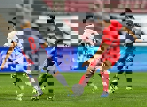 عزت‌اللهی برای صدرنشینی در امارات بازی می‌کند