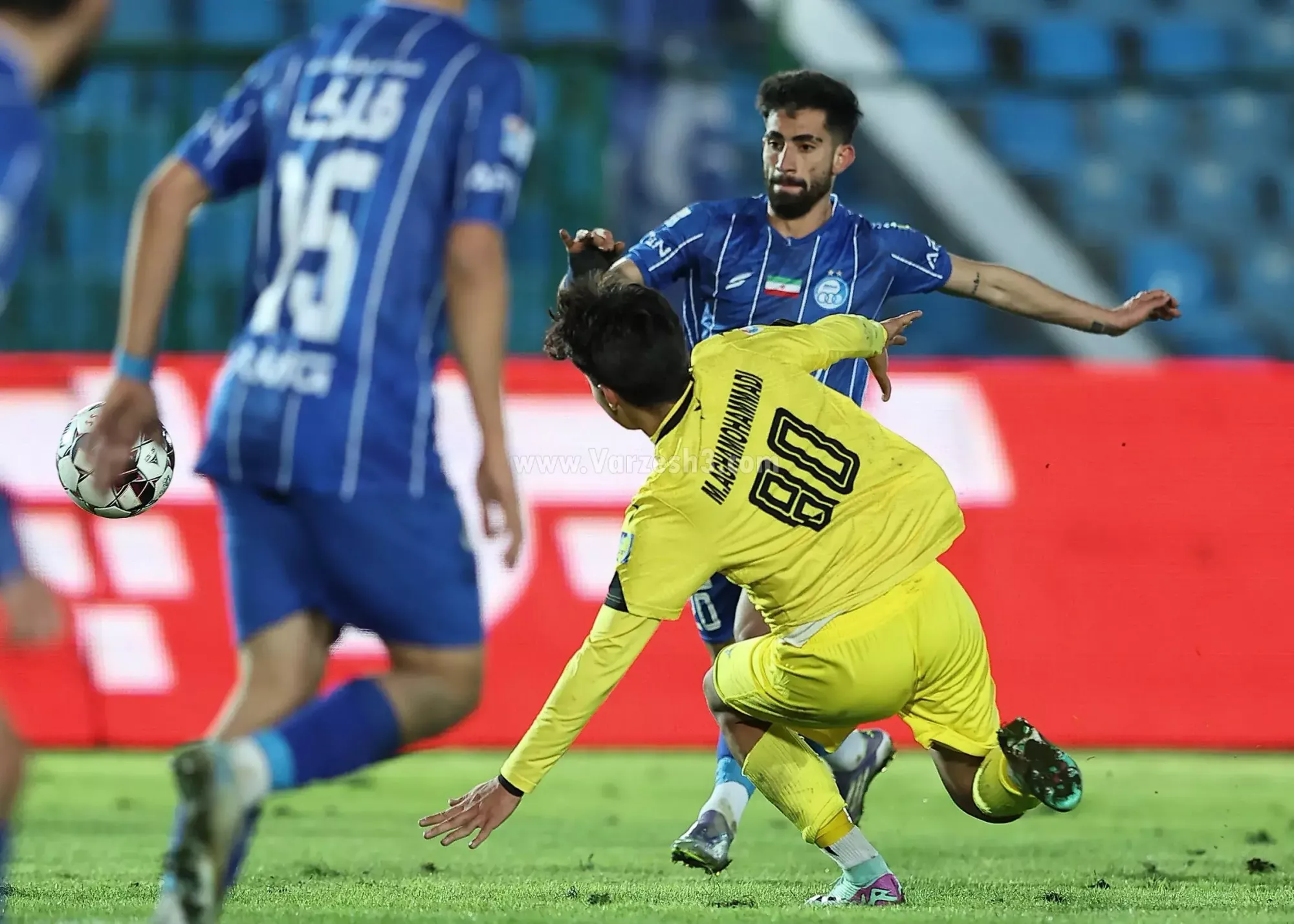 صدرنشینی اشتراکی استقلال با تراکتور